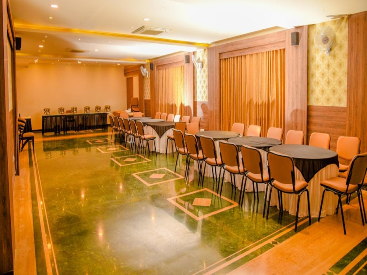 Royal Inn Khandwa Ngoại thất bức ảnh
